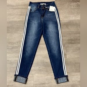 NWT KanCan 2 Button Mid Rise Crop Skinny Jeans style KC5178D Size 3